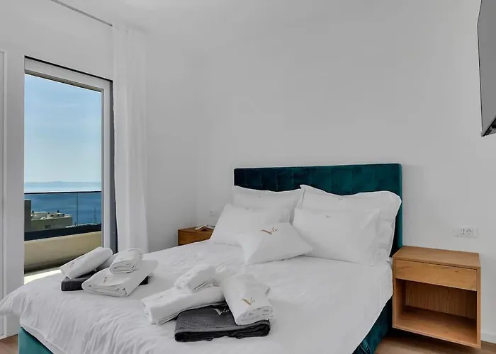 Vip With Pool Villa Makarska