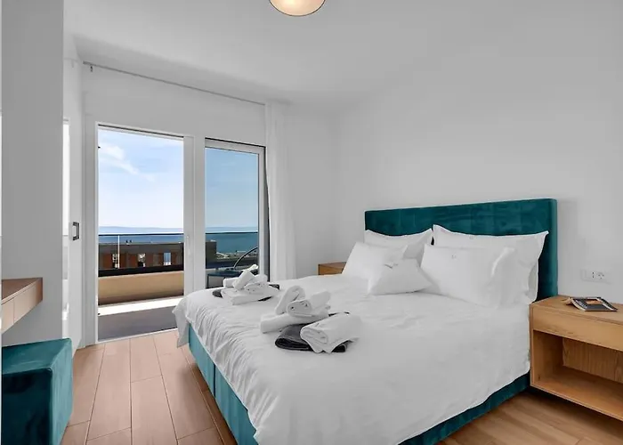 Vip With Pool Villa Makarska