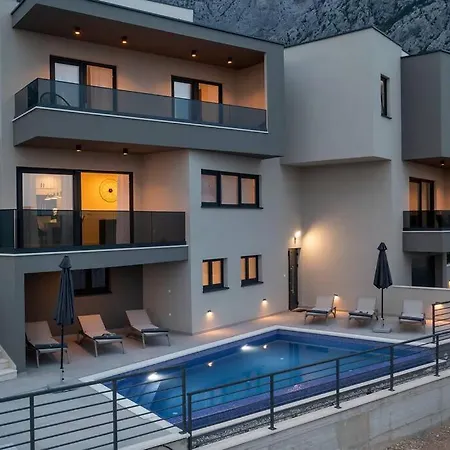 Вілла Vip With Pool Макарська