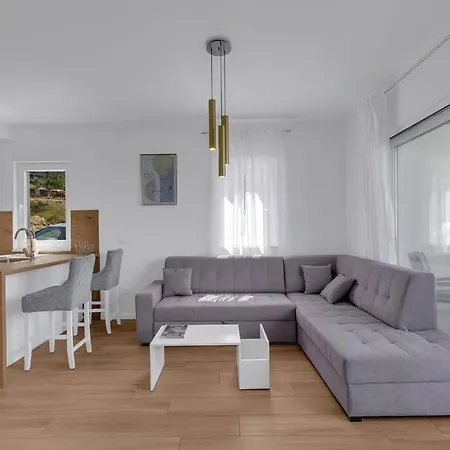 Vip With Pool Villa Makarska