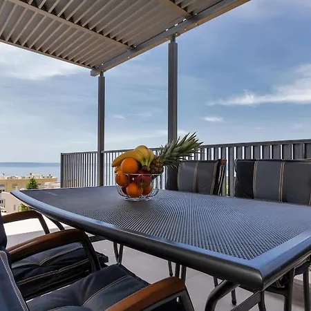 Vip With Pool Villa Makarska