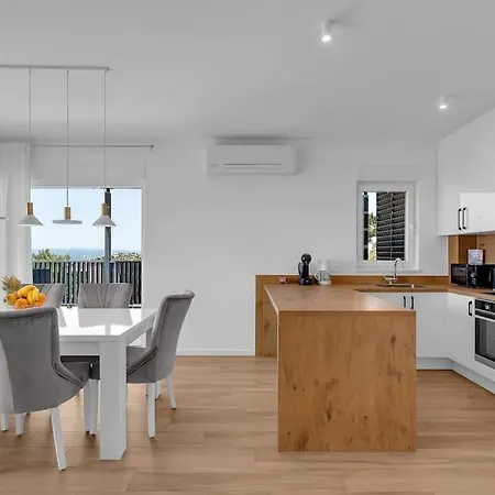 Villa Vip With Pool Makarska