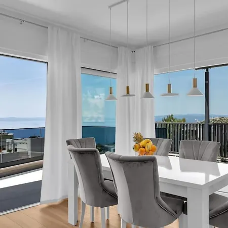Vip With Pool Villa Makarska
