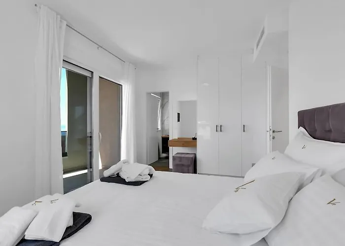 Vip With Pool Villa Makarska