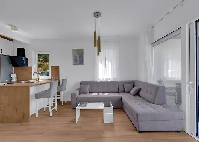 Vip With Pool Villa Makarska