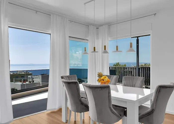 Vip With Pool Villa Makarska