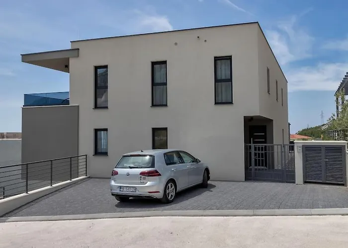 Vip With Pool Makarska