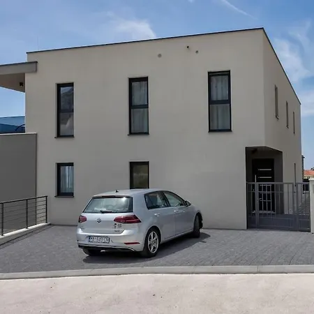 Vip With Pool Μακάρσκα